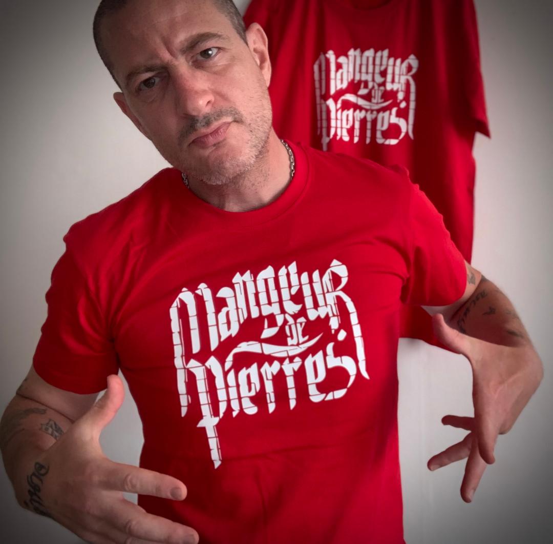 T-shirt MANGEUR DE PIERRES (rouge ou bleu)